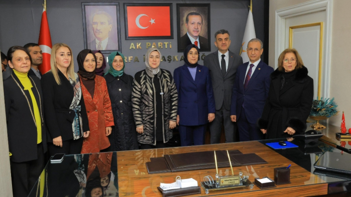 ​AK PARTİ KADIN KOLLARI’NDAN ŞANLIURFA’YA ÇIKARTMA: "TÜRKİYE YÜZYILI" HEDEFLERİ İÇİN OMUZ OMUZA!